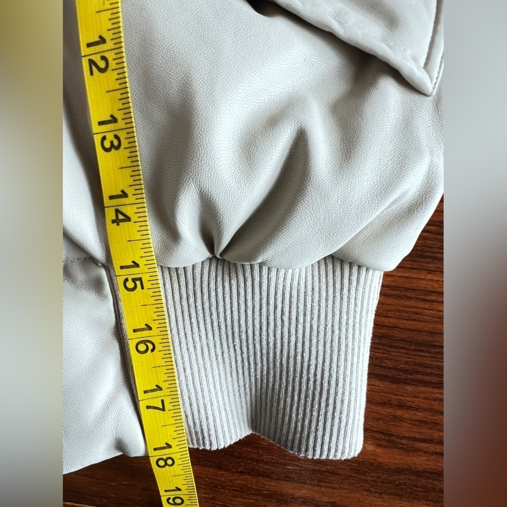 Saunders Collective Faux Leather Cream Puffer Jacket size medium - Picture 16 of 16